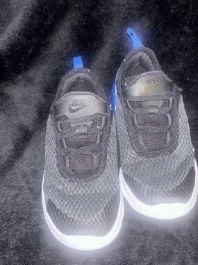 Nike Kids Black & Blue Slip-On Athletic Sneakers